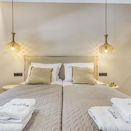 Almyra & Lejlighedshotel 3*